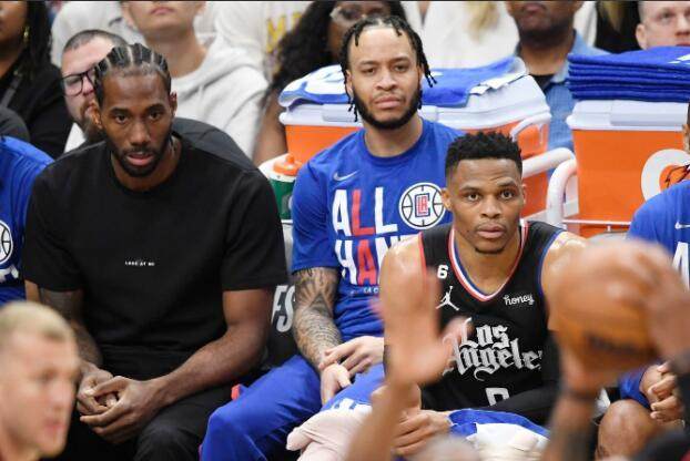 NBA比赛直播-快艇诅咒又来了！1.93亿豪阵毁于伤病 韦少成大腿